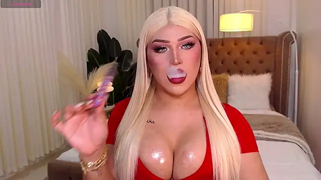 Snapshot of Your_Majesty_Tyra chatting on 02/08/25, 04:03 Your Majesty Tyra online show from 02/08/25, 04:03