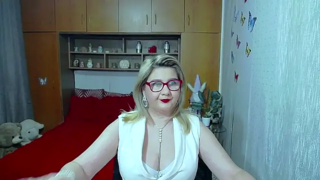 Snapshot of LucilleFenlys chatting on 04/23/26, 12:01 LucilleFenlys online show from 04/23/26, 12:01