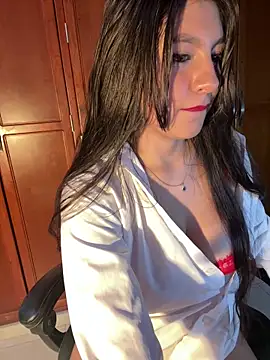 loolla 23 online show from 12/21/24, 10:30