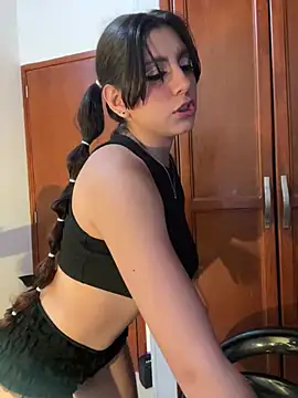 loolla 23 online show from 02/25/25, 03:52