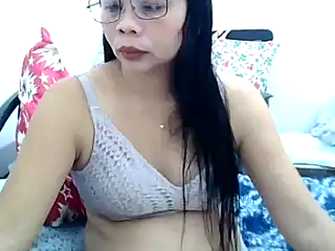 Snapshot of pinay_milfxx chatting on 01/04/25, 01:10 pinay milfxx online show from 01/04/25, 01:10
