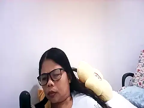 Snapshot of pinay_milfxx chatting on 11/03/25, 05:31 pinay milfxx online show from 11/03/25, 05:31