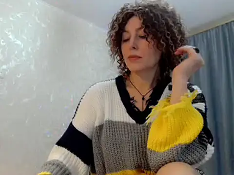 Snapshot of elenaza chatting on 01/13/25, 11:30 elenaza online show from 01/13/25, 11:30