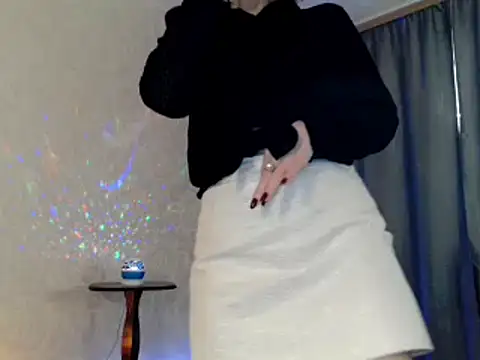 Snapshot of elenaza chatting on 11/26/25, 10:05 elenaza online show from 11/26/25, 10:05