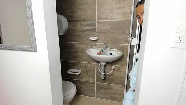 isabella florez online show from 01/21/25, 06:02