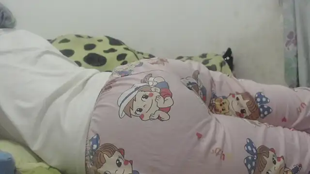 Kittywhiteass online show from 02/18/25, 08:38