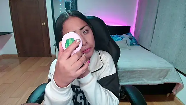 Snapshot of yesie_hot chatting on 01/31/25, 12:39 yesie hot online show from 01/31/25, 12:39