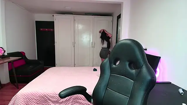 Snapshot of yesie_hot chatting on 09/30/25, 01:21 yesie hot online show from 09/30/25, 01:21