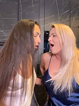 Snapshot of Keep_us_wild chatting on 12/14/24, 04:12 Keep us wild online show from 12/14/24, 04:12