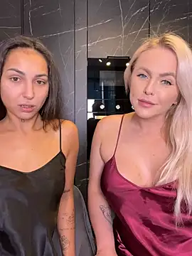 Snapshot of Keep_us_wild chatting on 12/19/24, 04:45 Keep us wild online show from 12/19/24, 04:45