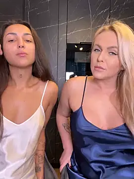 Snapshot of Keep_us_wild chatting on 12/21/24, 03:36 Keep us wild online show from 12/21/24, 03:36