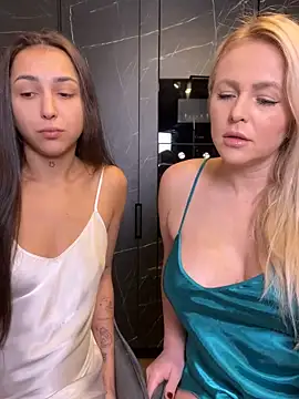 Snapshot of Keep_us_wild chatting on 02/06/25, 03:48 Keep us wild online show from 02/06/25, 03:48