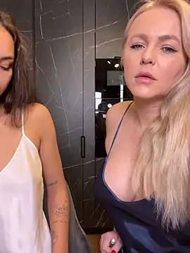 Snapshot of Keep_us_wild chatting on 02/19/25, 11:36 Keep us wild online show from 02/19/25, 11:36