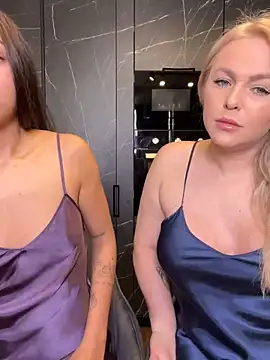 Snapshot of Keep_us_wild chatting on 02/21/25, 10:48 Keep us wild online show from 02/21/25, 10:48