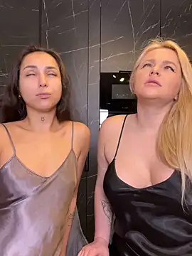 Snapshot of Keep_us_wild chatting on 03/12/25, 10:39 Keep us wild online show from 03/12/25, 10:39