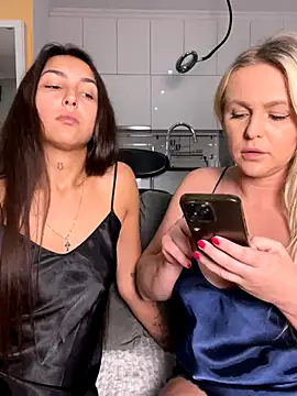 Snapshot of Keep_us_wild chatting on 09/28/25, 11:26 Keep us wild online show from 09/28/25, 11:26