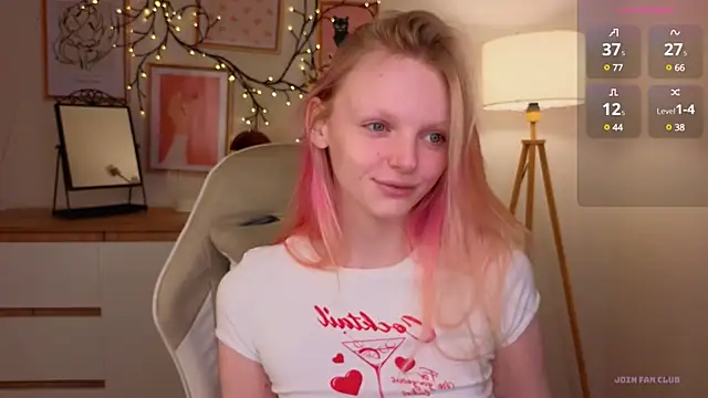 Snapshot of evangel1ne chatting on 12/22/24, 05:23 evangel1ne online show from 12/22/24, 05:23