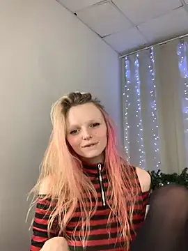 Snapshot of evangel1ne chatting on 12/27/24, 11:28 evangel1ne online show from 12/27/24, 11:28