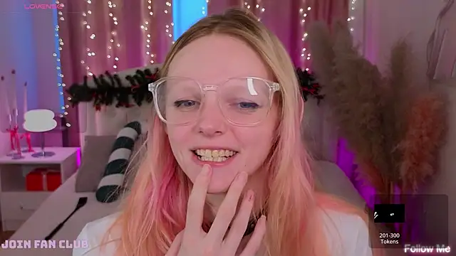 Snapshot of evangel1ne chatting on 01/04/25, 01:42 evangel1ne online show from 01/04/25, 01:42