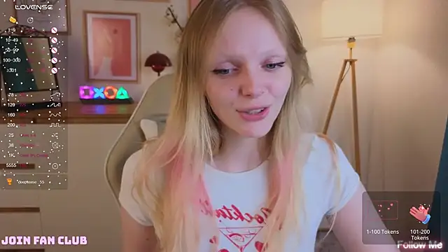 Snapshot of evangel1ne chatting on 09/10/25, 09:37 evangel1ne online show from 09/10/25, 09:37