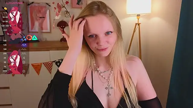 Snapshot of evangel1ne chatting on 10/31/25, 05:47 evangel1ne online show from 10/31/25, 05:47