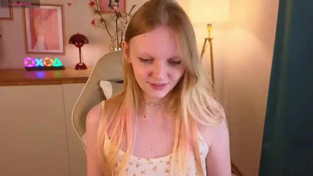 Snapshot of evangel1ne chatting on 11/26/25, 02:51 evangel1ne online show from 11/26/25, 02:51