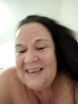 Snapshot of Yaya_Mineira chatting on 09/17/25, 10:44 Yaya Mineira online show from 09/17/25, 10:44