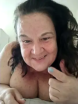 Snapshot of Yaya_Mineira chatting on 10/19/25, 05:57 Yaya Mineira online show from 10/19/25, 05:57