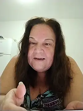 Snapshot of Yaya_Mineira chatting on 11/18/25, 12:16 Yaya Mineira online show from 11/18/25, 12:16