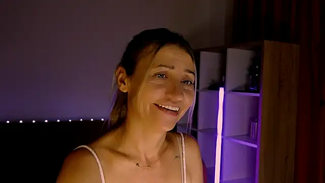 ZoeGrant online show from 06/12/26, 06:18