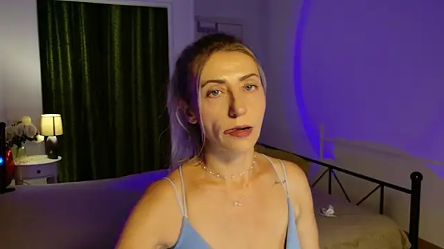ZoeGrant online show from 06/18/26, 06:01
