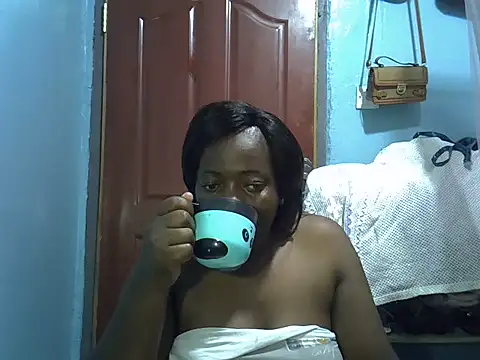 Snapshot of Ebonyceline chatting on 06/19/26, 06:34 Ebonyceline online show from 06/19/26, 06:34
