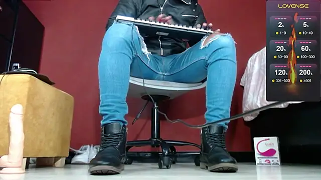 TomLover 12 online show from 02/10/25, 11:57