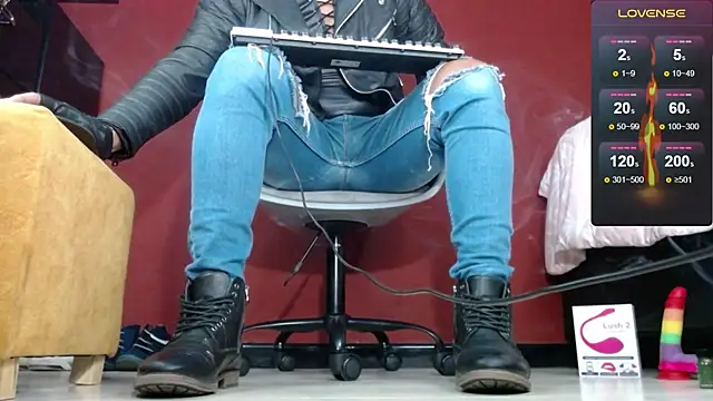 TomLover 12 online show from 02/11/25, 12:05