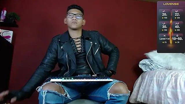 TomLover 12 online show from 02/22/25, 11:13