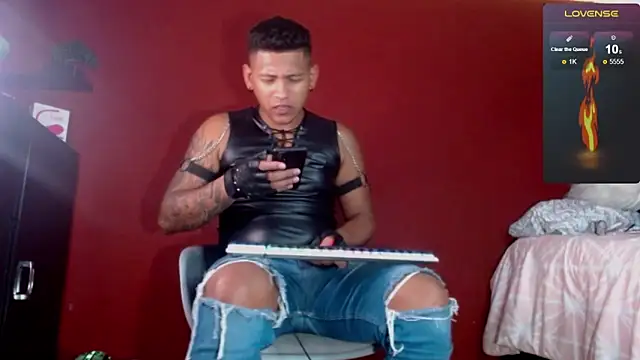 TomLover 12 online show from 02/23/25, 09:05