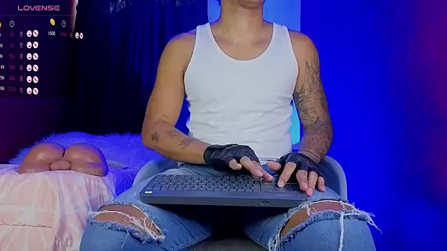 TomLover 12 online show from 10/08/25, 12:25