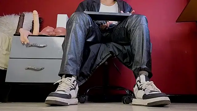 TomLover 12 online show from 11/07/25, 12:54