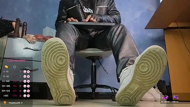 TomLover 12 online show from 02/11/26, 12:32