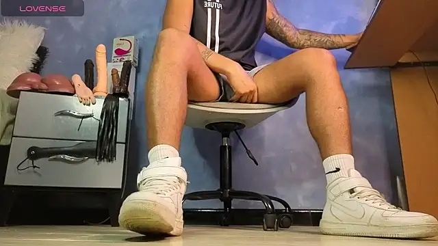 TomLover 12 online show from 04/15/26, 01:29