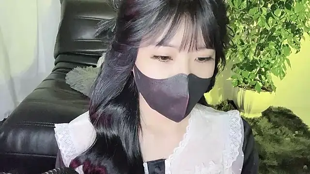 Snapshot of Mya_Lee chatting on 12/17/24, 04:11 Mya Lee online show from 12/17/24, 04:11