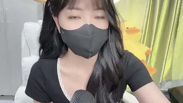 Snapshot of Mya_Lee chatting on 02/14/25, 07:33 Mya Lee online show from 02/14/25, 07:33