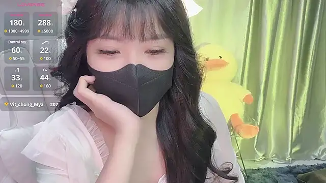 Snapshot of Mya_Lee chatting on 02/18/25, 04:37 Mya Lee online show from 02/18/25, 04:37