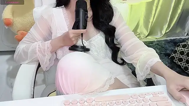 Snapshot of Mya_Lee chatting on 02/21/25, 07:54 Mya Lee online show from 02/21/25, 07:54