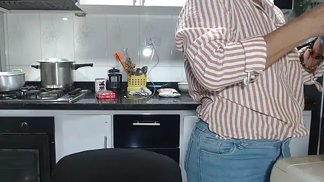 kateleyagrey online show from 12/20/25, 09:22