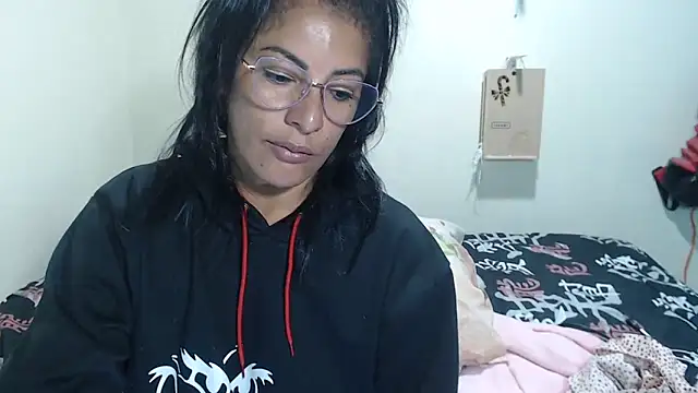 Snapshot of kateleyagrey chatting on 05/03/26, 10:32 kateleyagrey online show from 05/03/26, 10:32