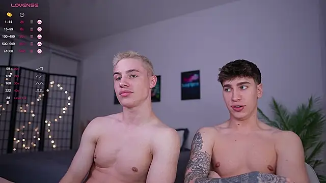 Snapshot of Evan__White_ chatting on 01/16/25, 12:42 Evan White online show from 01/16/25, 12:42