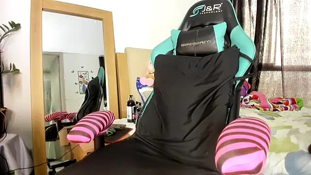 Snapshot of Hot_Brunette34 chatting on 02/20/25, 07:19 Hot Brunette34 online show from 02/20/25, 07:19