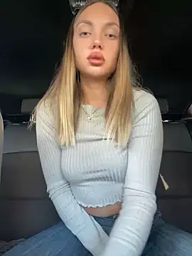 Snapshot of AngelinaMoore chatting on 02/26/25, 11:09 AngelinaMoore online show from 02/26/25, 11:09