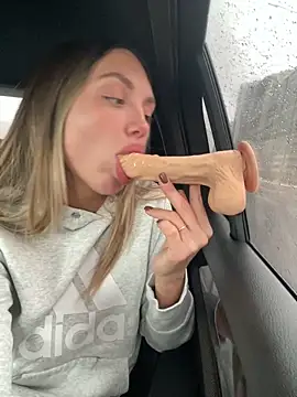 Snapshot of AngelinaMoore chatting on 03/05/25, 10:11 AngelinaMoore online show from 03/05/25, 10:11